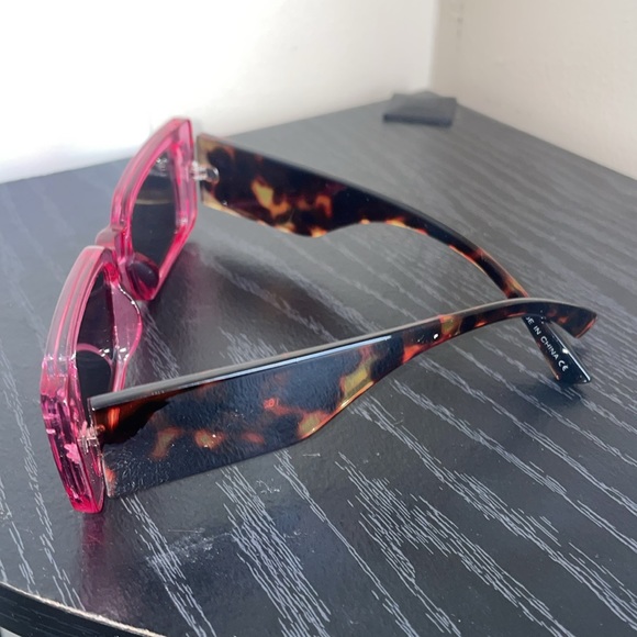 Pink Cheetah - Picture 2 of 5